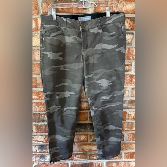 Wit & Wisdom Pants - Wit & Wisdom Camouflage Ankle Pants